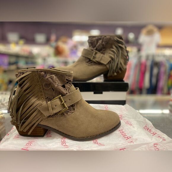 Not Rated Ladies 7.5 Taupe Ankle Heel Boots - Picture 5 of 6